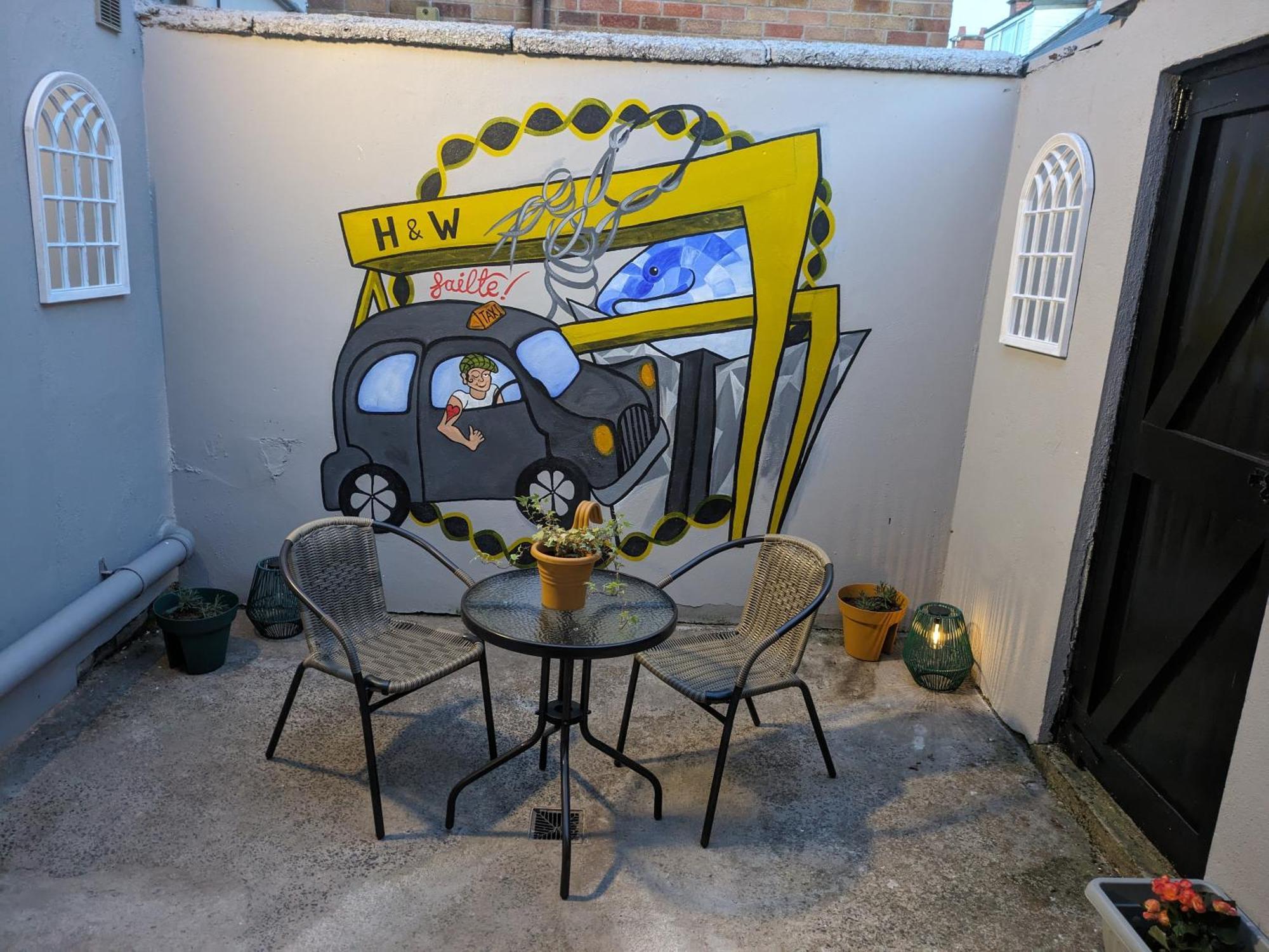 Maire Toireasa - Cosy Refurbished Property In The Gaeltacht Quarter Belfast Quarto foto