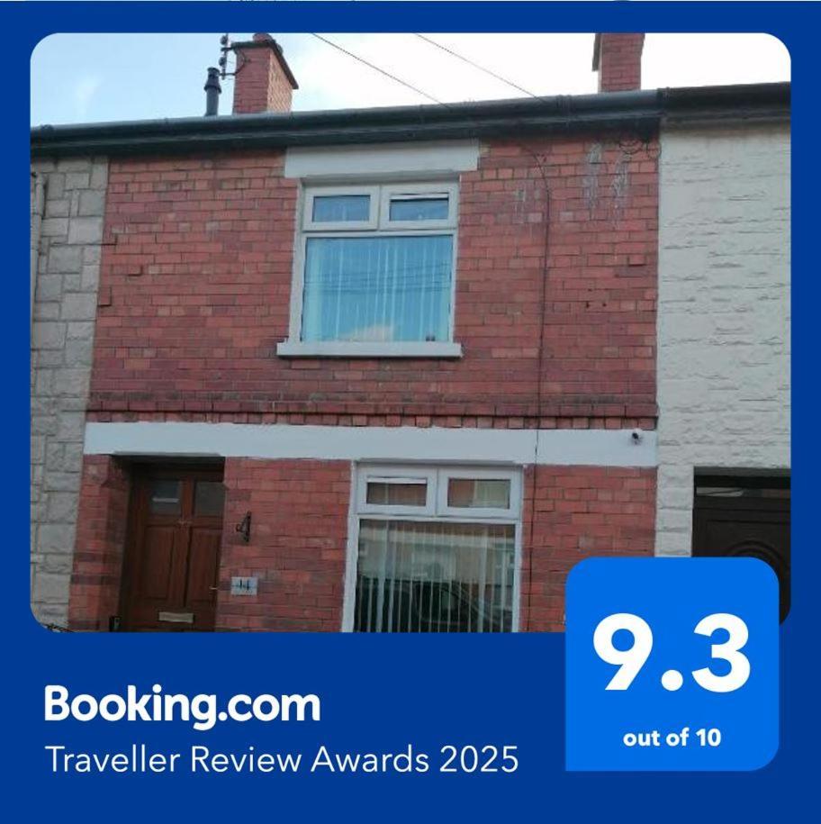 Maire Toireasa - Cosy Refurbished Property In The Gaeltacht Quarter Belfast Exterior foto